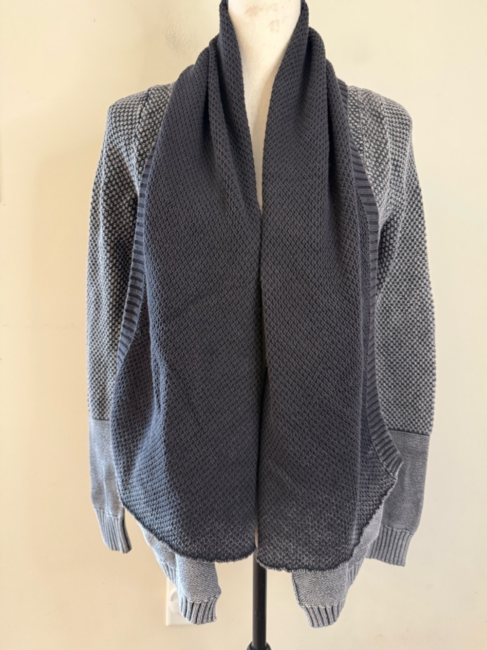 Ripcurl chunky knit gray distressed cardigan sweater SZ XS